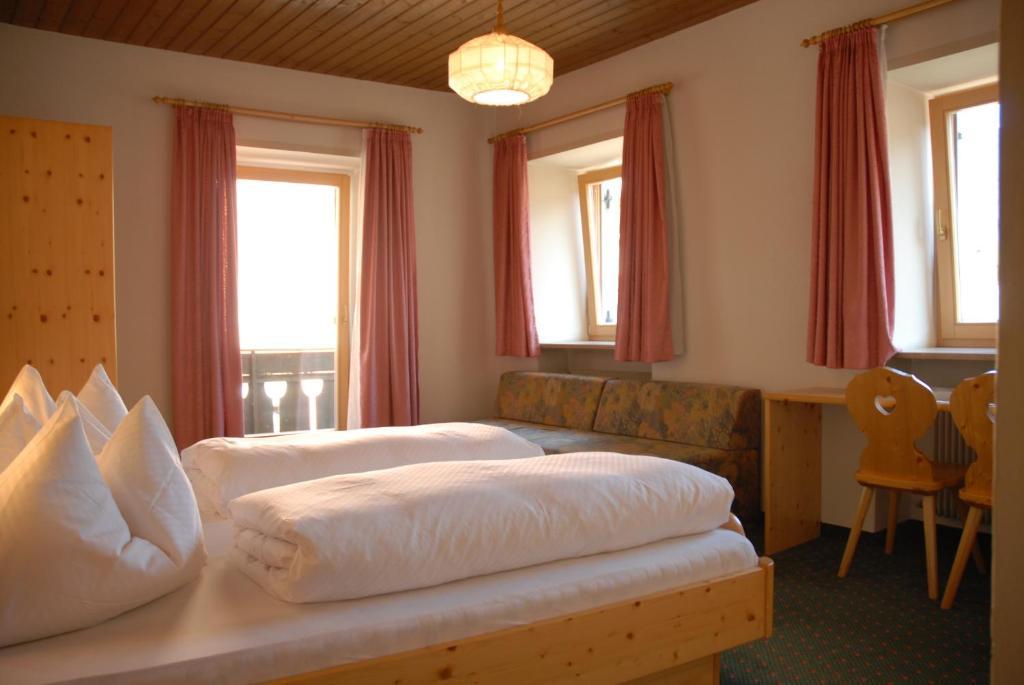 Hotel B&B Gasthof Zur Linde Rio di Pusteria Quarto foto